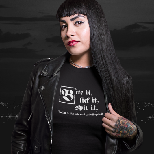 Mords-le, lèche-le, crache-le, tire-le sur le côté et plonge-le dedans T-shirt unisexe en ultra coton